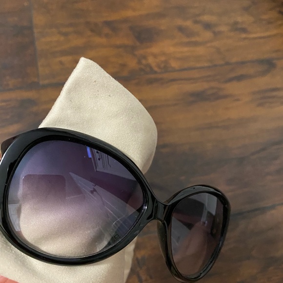 Louis Vuitton Sunglasses - Picture 9 of 15